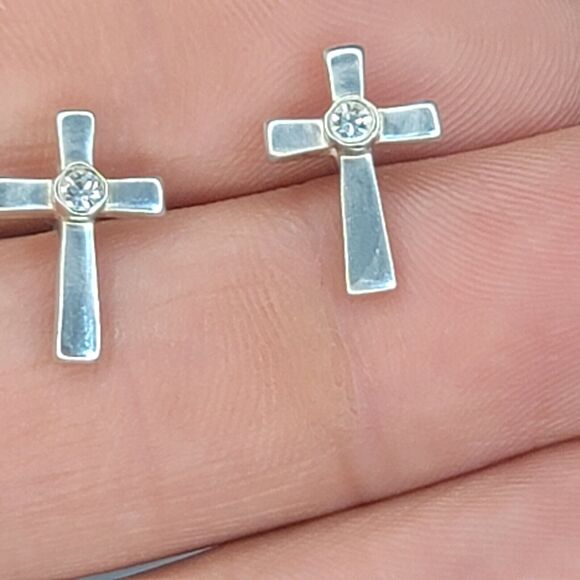 925 Sterling Silver Cross Stud Earrings - Picture 6 of 7